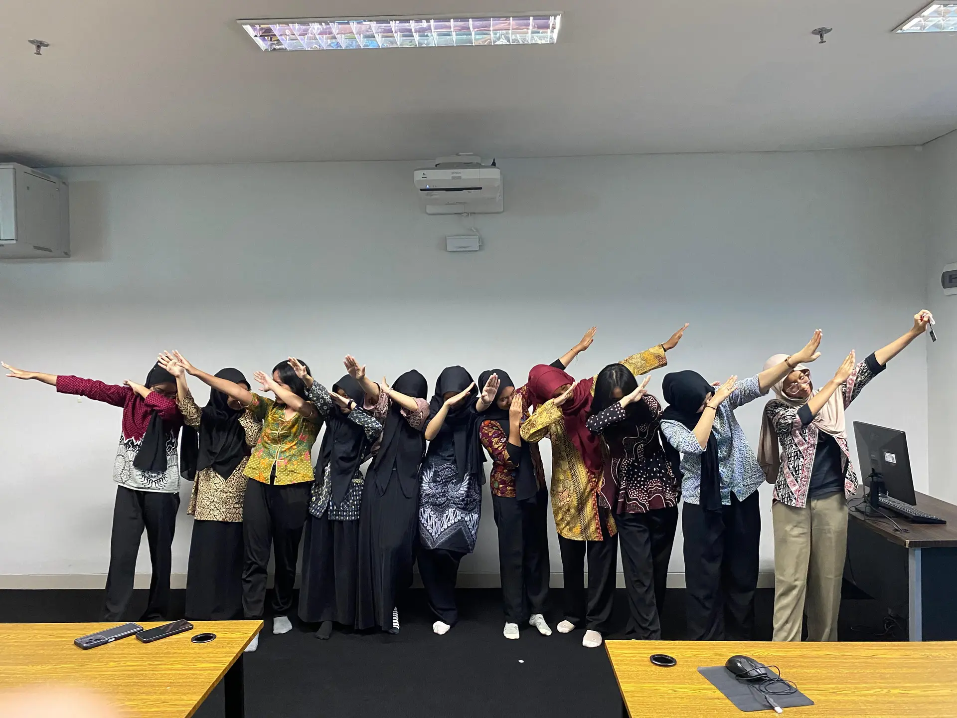 Foto TRPL B(atik) Pagi